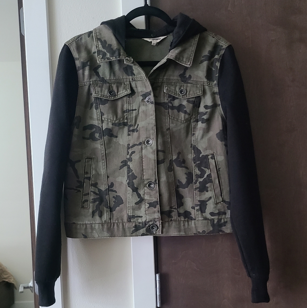 Camo jacket with detachable hood - size XL
